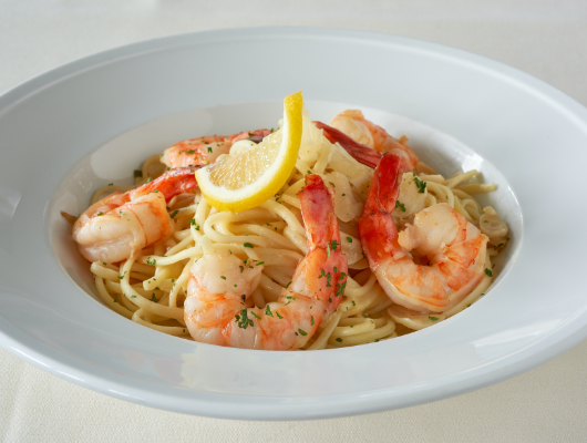 Shrimp scampi in white bowl